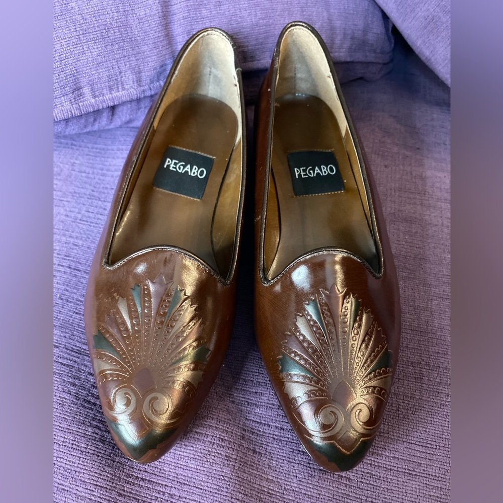 PEGABO vintage style brown 1" heal with artistic‎ detail on the toe size 36/37